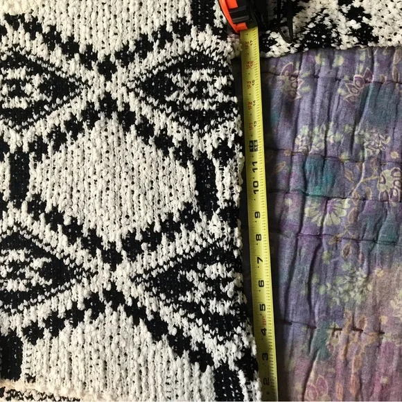 Daphne Lo Black and White Geometric Polyester/Acrylic Sweater - Picture 3 of 5